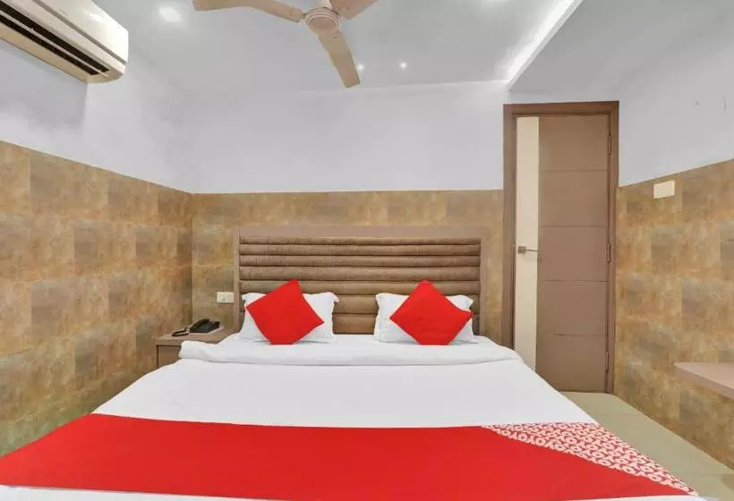 Super Hotel O Sada Shiv Guest House