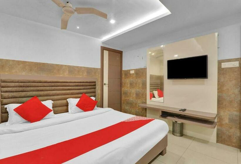 호텔 Oyo 82408 Sada Shiv Guest House