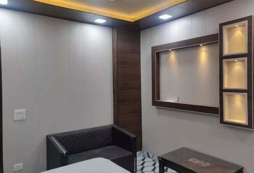ホテル Capital O 82284 Pl Guest House