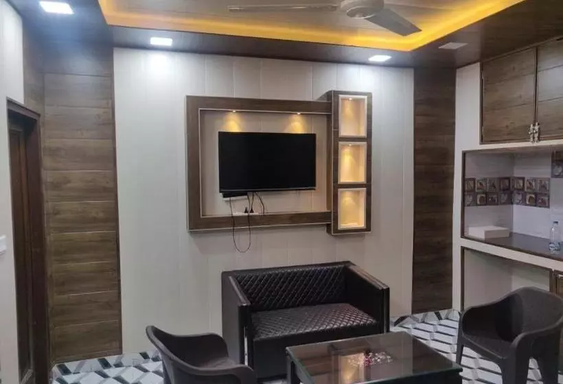 ホテル Capital O 82284 Pl Guest House