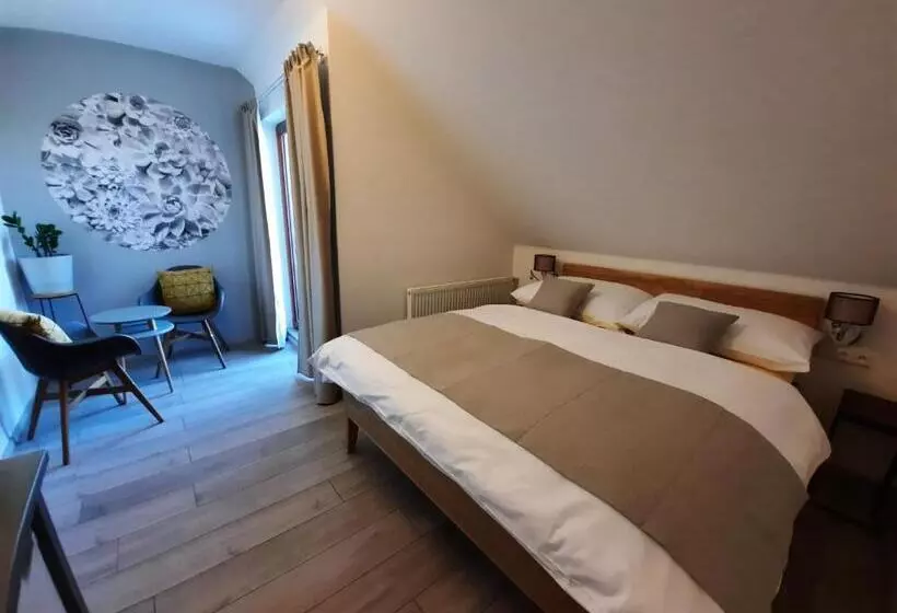 ペンション Penzion Zahrada Nad řekou, Restaurace A Kavárna   Parkování Grátis