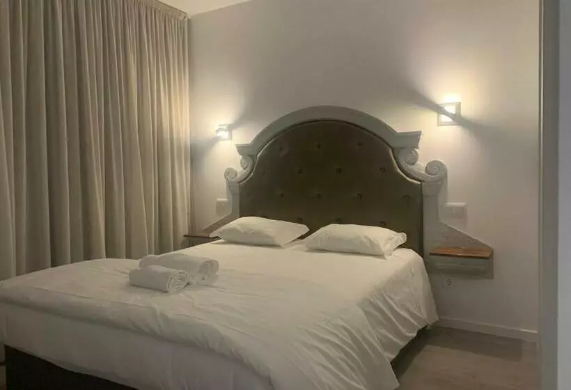 تختخواب و صبحانه O Frances