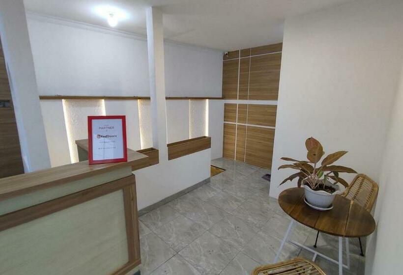 Hotel Reddoorz Near Rita Super Mall Purwokerto
