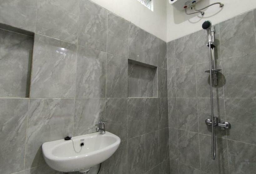 Hotel Reddoorz Near Rita Super Mall Purwokerto