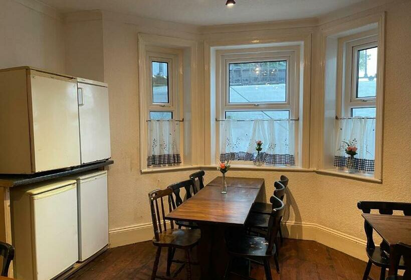 בית מלון כפרי The Lodge Bournemouth