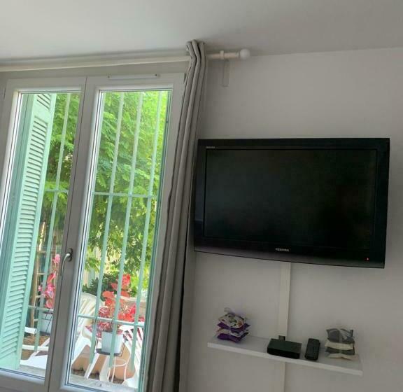 تختخواب و صبحانه Côté Court