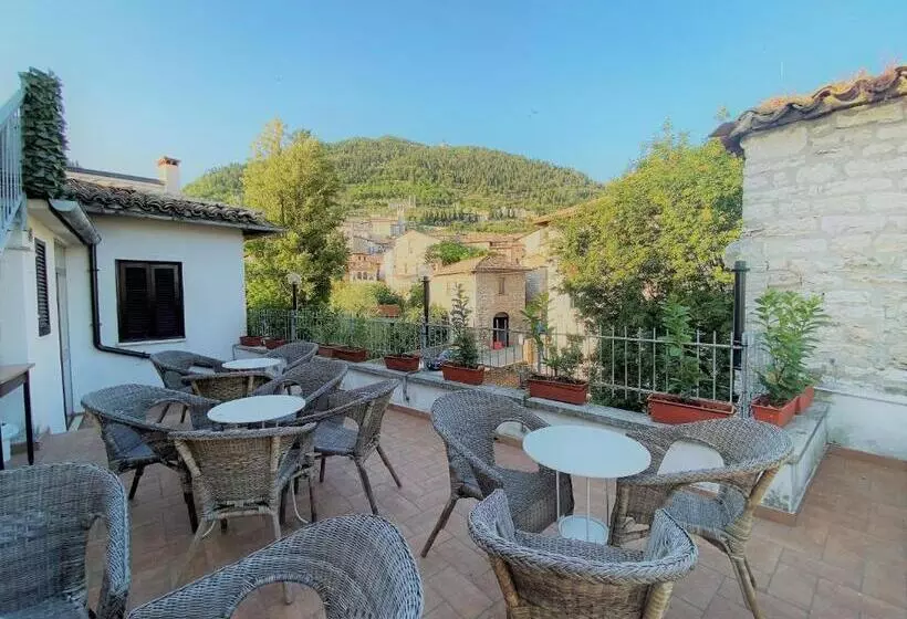 Hotelli San Francesco E Il Lupo