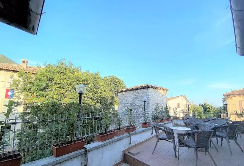 Hotelli San Francesco E Il Lupo