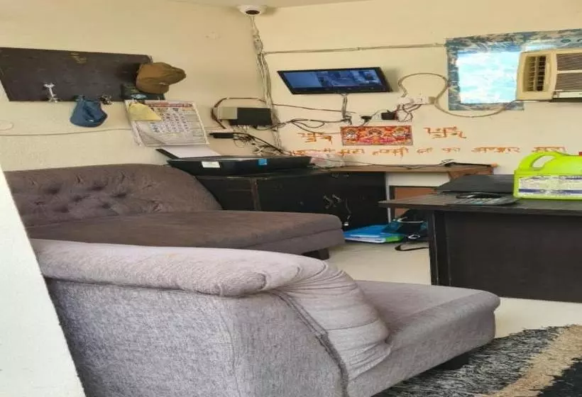ホテル Spot On 81496 Maruti Nandan Guest House