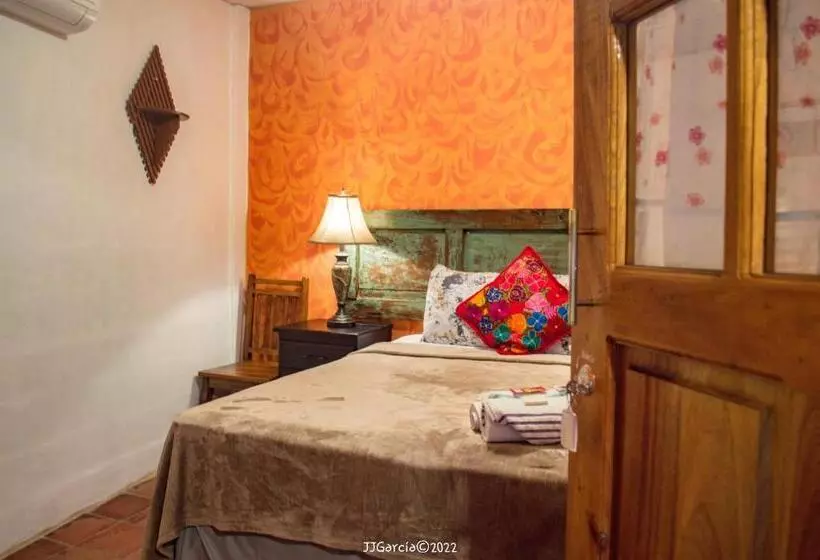 ユースホステル Hostal Koltin Suchitoto