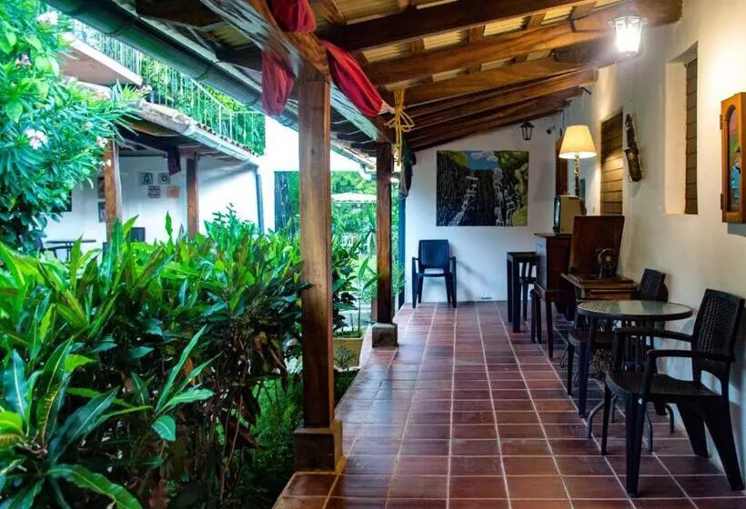 ユースホステル Hostal Koltin Suchitoto