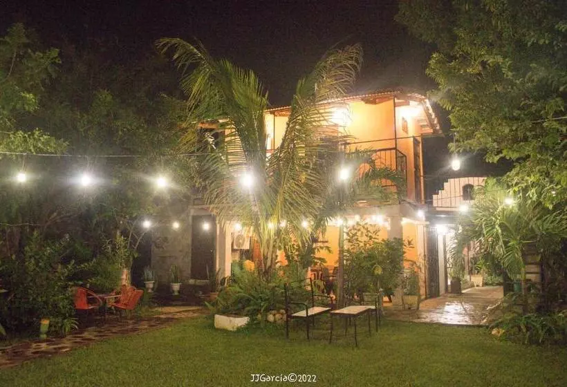 ユースホステル Hostal Koltin Suchitoto