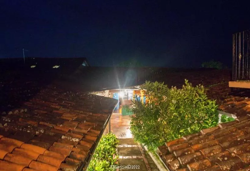 ユースホステル Hostal Koltin Suchitoto