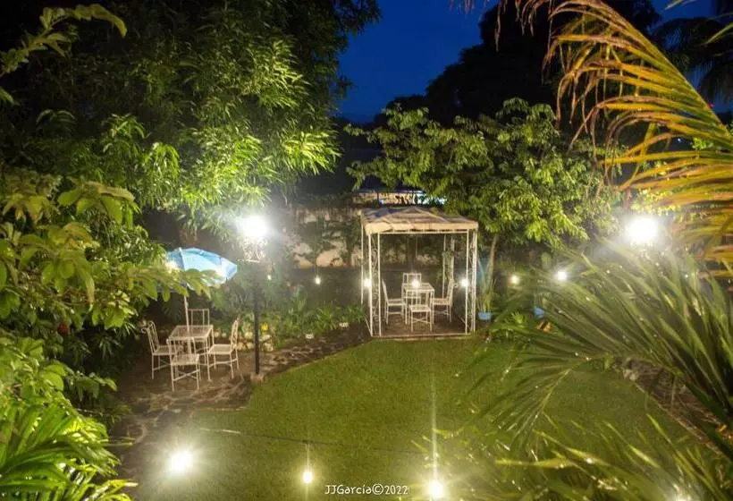 ユースホステル Hostal Koltin Suchitoto
