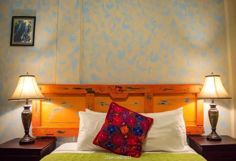 ユースホステル Hostal Koltin Suchitoto