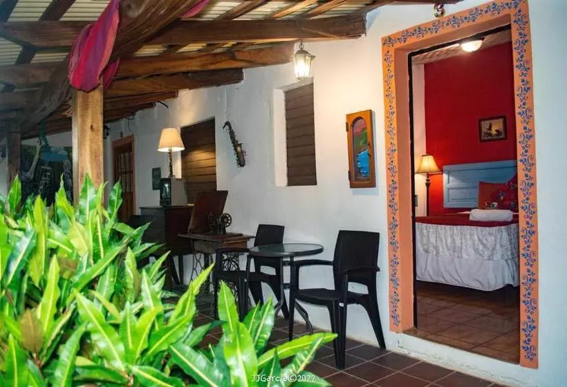 ユースホステル Hostal Koltin Suchitoto