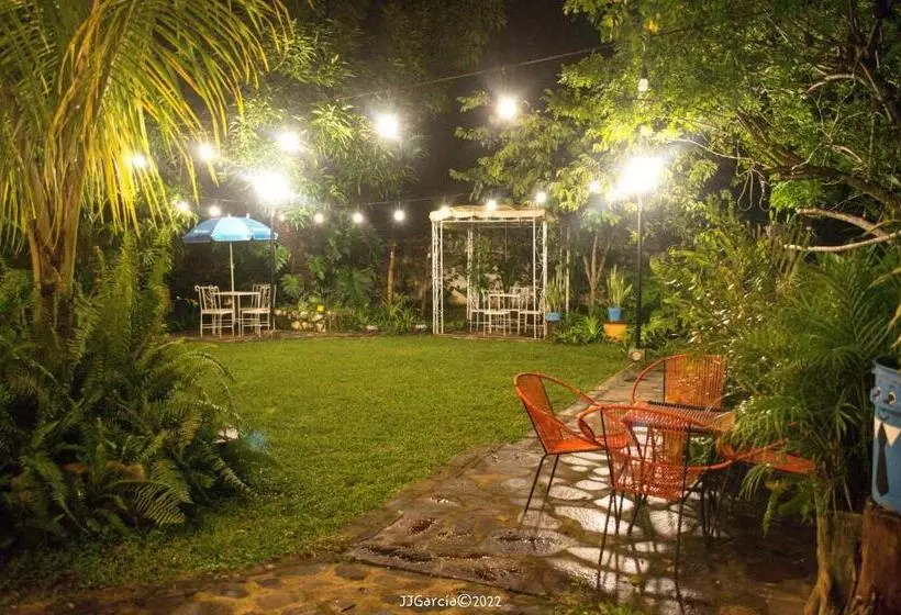 ユースホステル Hostal Koltin Suchitoto