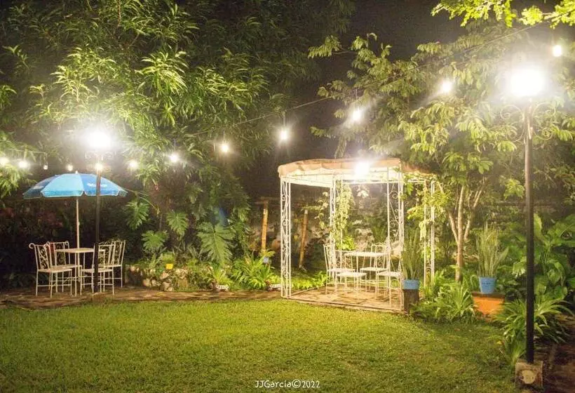 ユースホステル Hostal Koltin Suchitoto