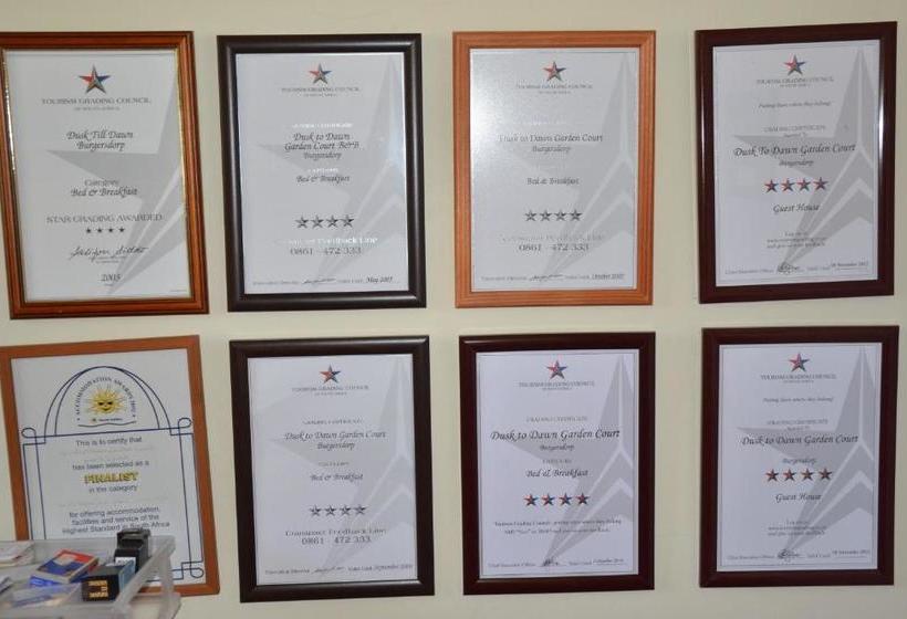 ペンション Dusk To Dawn Garden Court Burgersdorp