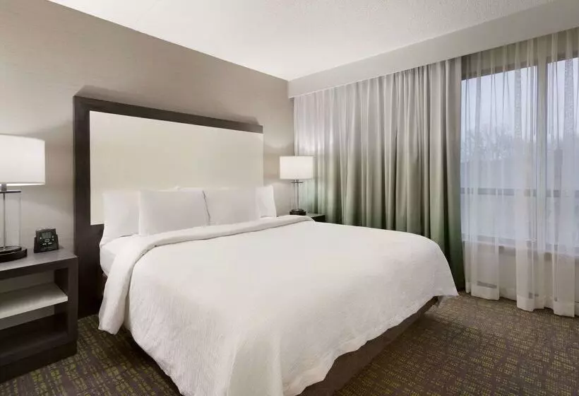 هتل Embassy Suites By Hilton Newark Wilmington South