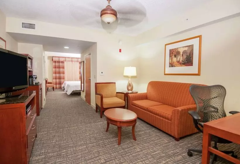 هتل Hilton Garden Inn Jackson Pearl