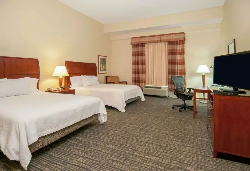 هتل Hilton Garden Inn Jackson Pearl