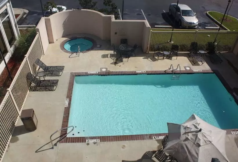 هتل Hilton Garden Inn Jackson Pearl