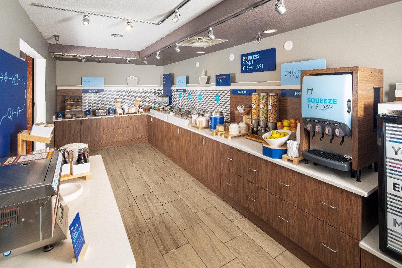 Holiday Inn Express Hotel & Suites Bellevue Omaha Area, An Ihg