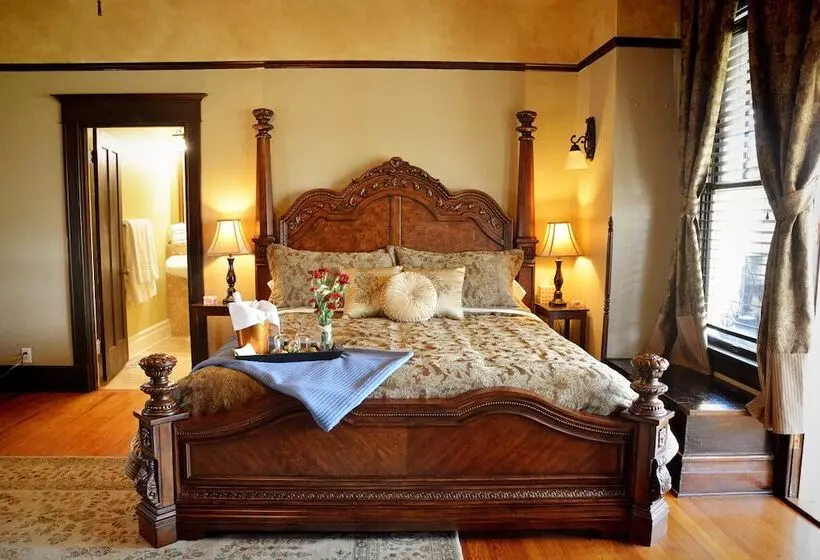 Отель Iron Horse Inn