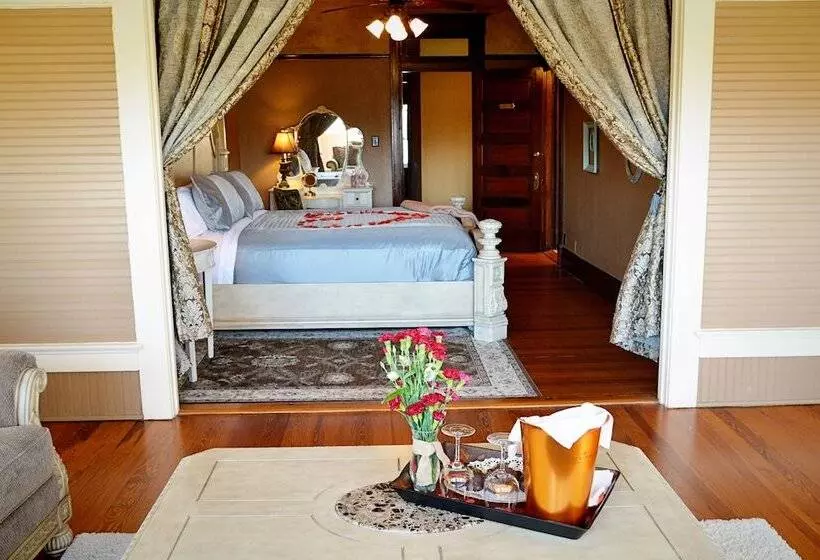 Отель Iron Horse Inn