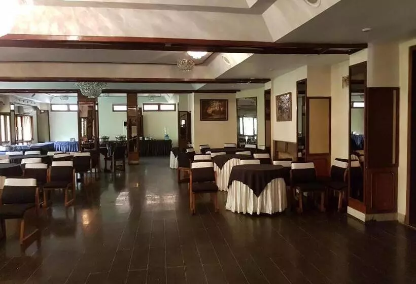 Отель Polo Towers Shillong