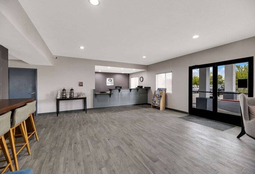 בית מלון כפרי Quality Inn & Suites