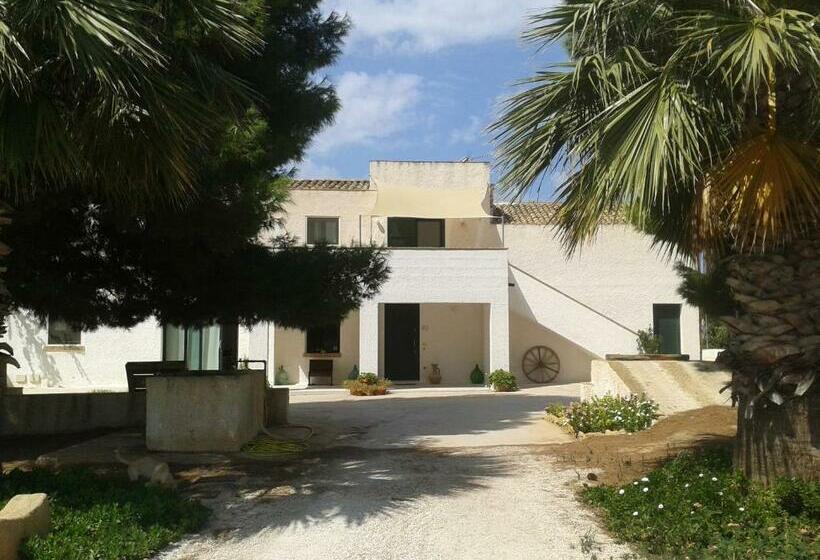 تختخواب و صبحانه Casale Laurus