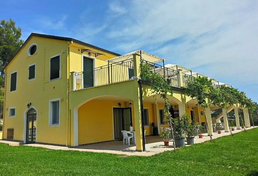 هتل Agriturismo Monte Maggio