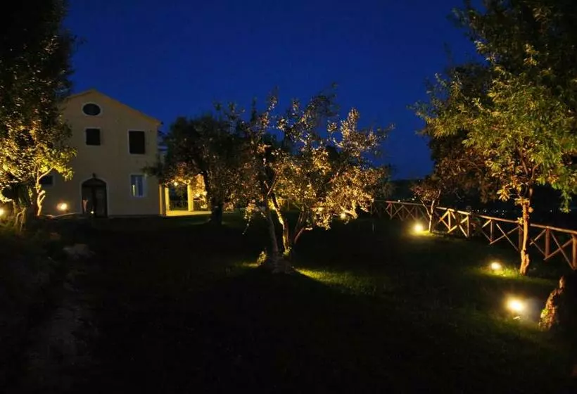 هتل Agriturismo Monte Maggio