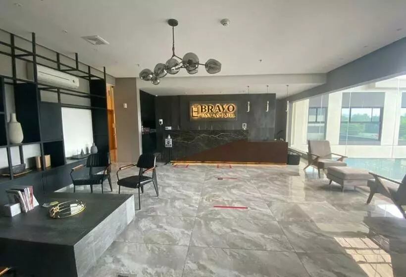 ホテル Bravo Tanauan