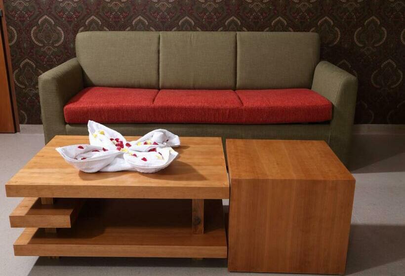 Shamrock Greens By Jardin Hotels