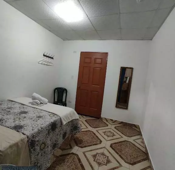 ユースホステル Hostal Victoria, Tonosí