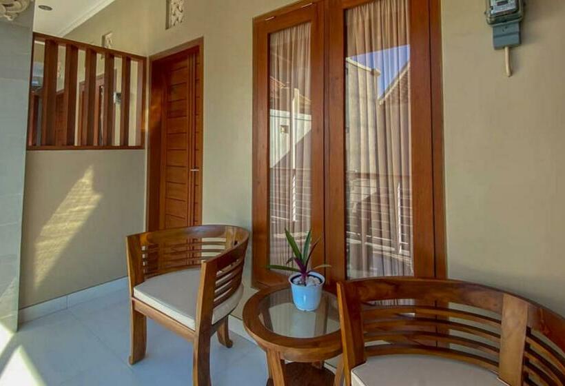 Отель Reddoorz Near Mertasari Beach 2