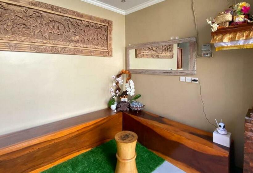 Отель Reddoorz Near Mertasari Beach 2