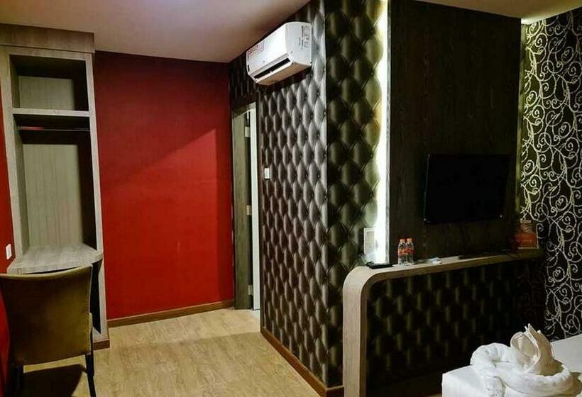 فندق Reddoorz Plus Near Nagoya Hill Batam 6