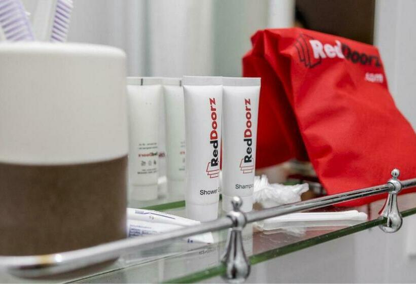 فندق Reddoorz Plus Near Nagoya Hill Batam 6