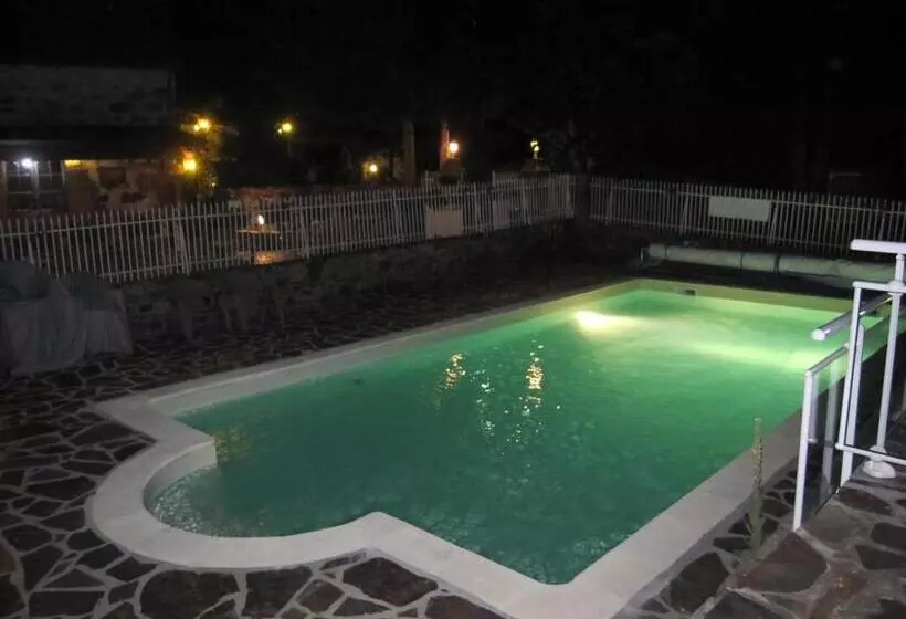 ベッドアンドブレックファースト Le Clos De Banes