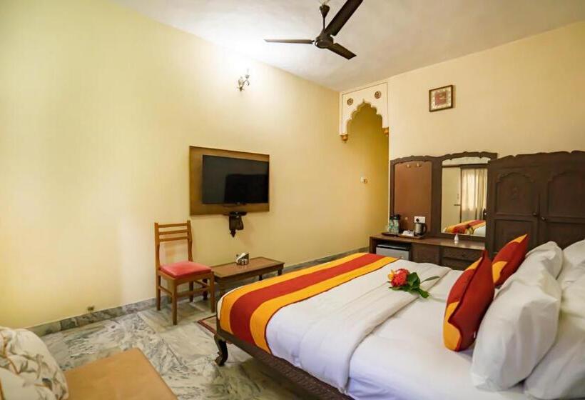 호텔 Chandrawati Palace