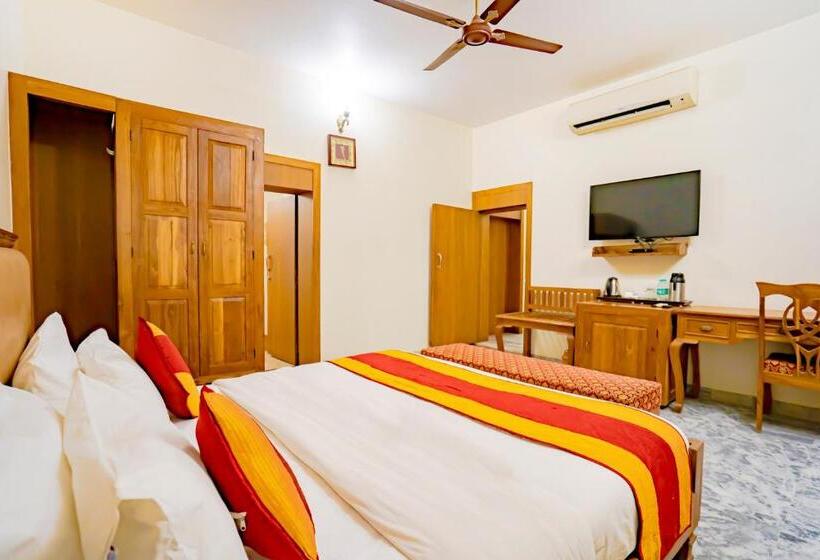 호텔 Chandrawati Palace