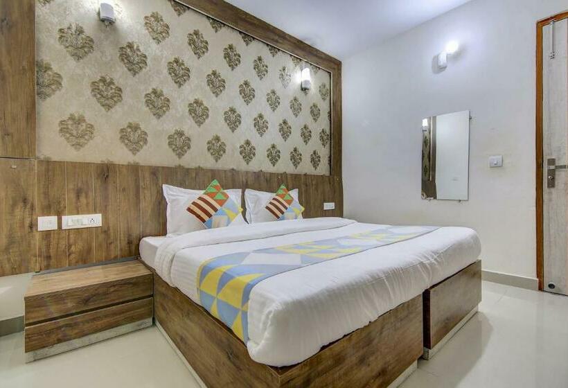 호텔 Collection O 77421 Near Medanta Hospital