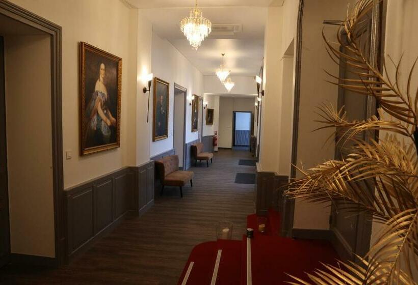 膳宿费 Château De Petit Bois