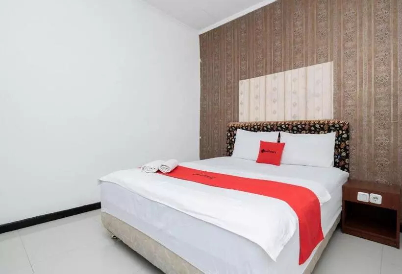 Majatalo Reddoorz Near Bukit Darmo Golf