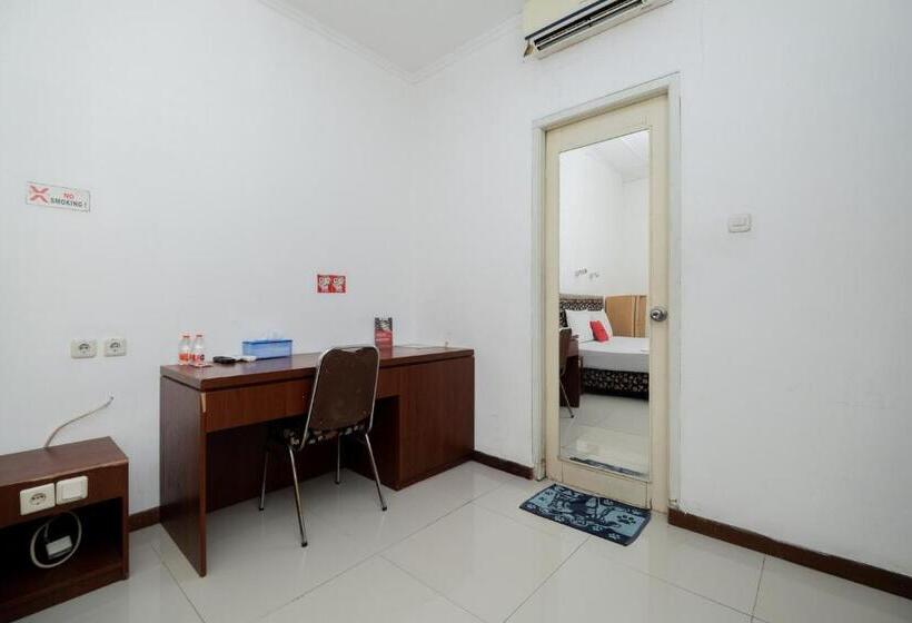بنسيون Reddoorz Near Bukit Darmo Golf