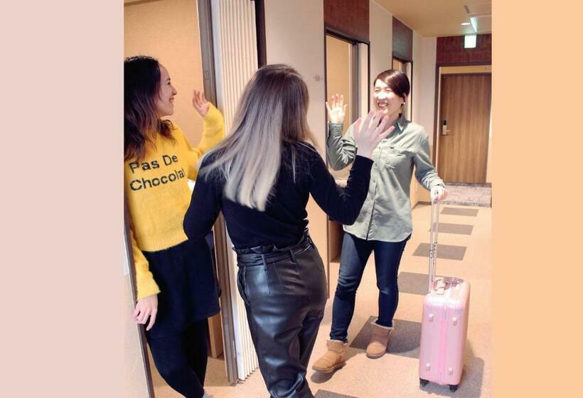 Wild Cherry Blossomhostel,tokyo Koganei